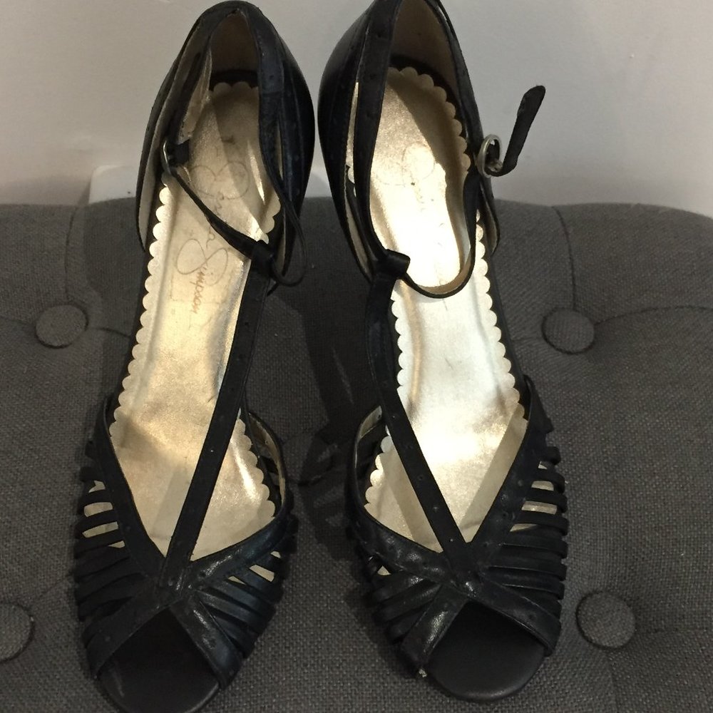Jessica Simpson NWOT black t-strap sandals size 7